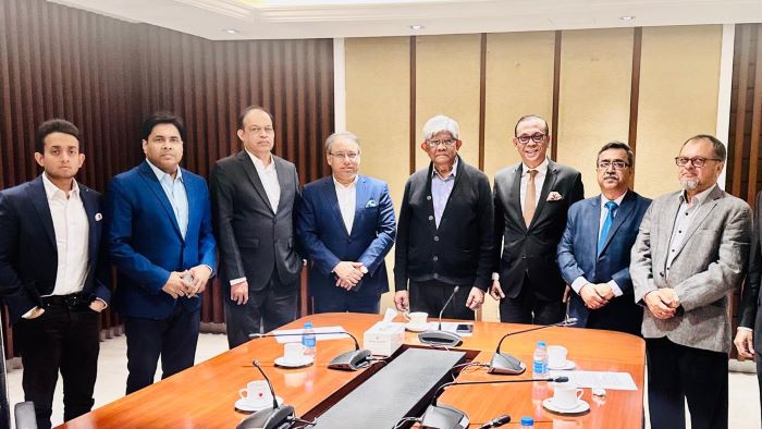 অর্থ উপদেষ্টার সাথে ডিএসই ও ডিবিএর প্রতিনিধিদ দলের সৌজন্য সাক্ষাৎ